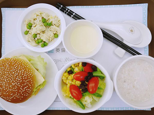 雖然不會飛飛機但可以搭順風機 -菜叫空姐